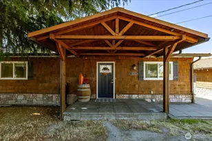 854 Burroughs Ave, Oak Harbor, WA 98277 - Photo 4