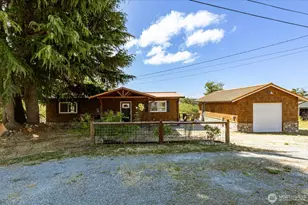 854 Burroughs Ave, Oak Harbor, WA 98277 - Photo 1