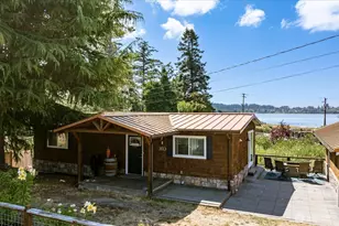 854 Burroughs Ave, Oak Harbor, WA 98277 - Photo 2