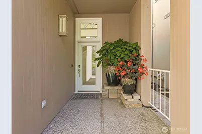 604 Bellevue Way SE, Bellevue, WA 98004 - Photo 4
