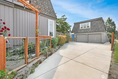 917 S 222nd Street, Des Moines, WA 98198 - Photo 2