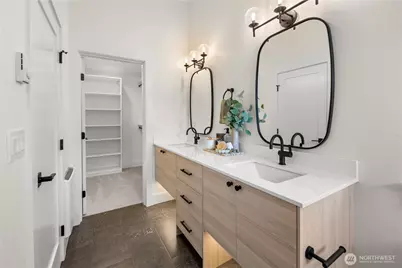 613 B 18th Avenue E, Seattle, WA 98112 - Photo 10
