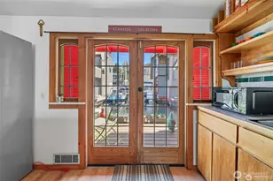 2727 Fairview Ave E, Seattle, WA 98102 - Photo 16