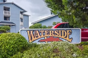 651 SE Bayshore Dr, Oak Harbor, WA 98277 - Photo 2