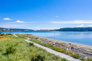 651 SE Bayshore Dr, Oak Harbor, WA 98277 - Photo 4