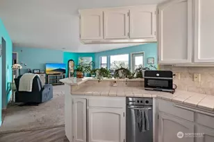 651 SE Bayshore Dr, Oak Harbor, WA 98277 - Photo 24