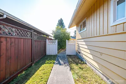 2615 Lincoln Street, Bellingham, WA 98225 - Photo 32