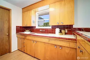 1924 NE 130th Pl, Seattle, WA 98125 - Photo 10