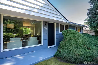 1924 NE 130th Place, Seattle, WA 98125 - Photo 2