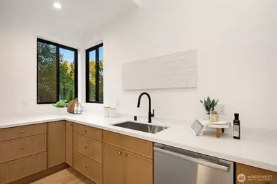 2405 162nd Avenue NE, Bellevue, WA 98008 - Photo 16