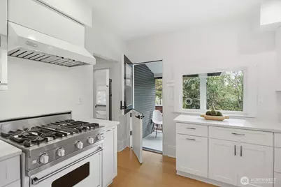 6408 Francis Avenue N, Seattle, WA 98103 - Photo 12