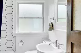 1916 11th Ave W, Seattle, WA 98119 - Photo 16
