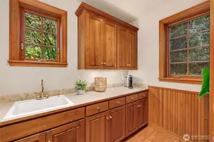 8916 Ferncliff Ave NE, Bainbridge Island, WA 98110 - Photo 24