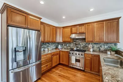 721 N 79th Street, Seattle, WA 98103 - Photo 8