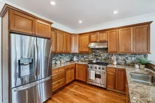 721 N 79th St, Seattle, WA 98103 - Photo 8