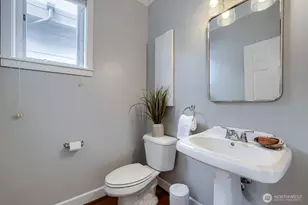 721 N 79th St, Seattle, WA 98103 - Photo 12