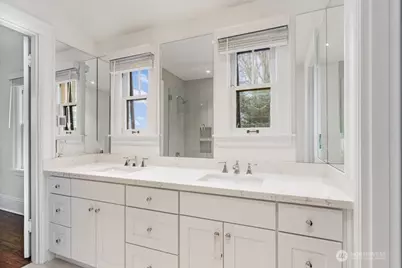 2906 Harvard Avenue E, Seattle, WA 98102 - Photo 22