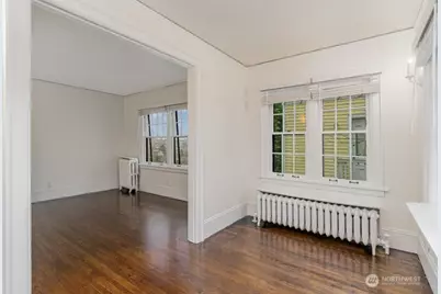 2906 Harvard Avenue E, Seattle, WA 98102 - Photo 16