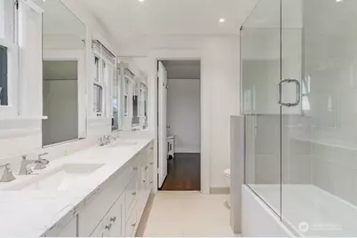 2906 Harvard Avenue E, Seattle, WA 98102 - Photo 20