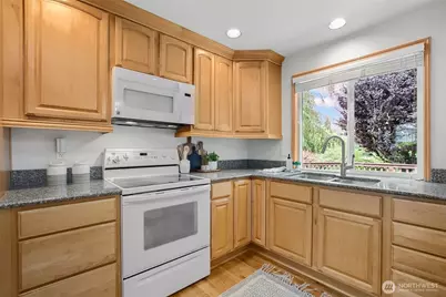 25417 Lake Wilderness Country Club Drive SE, Maple Valley, WA 98038 - Photo 10