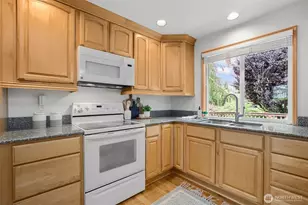25417 Lake Wilderness Country Club Dr SE, Maple Valley, WA 98038 - Photo 10