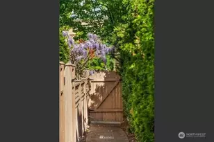 2009 Yale Ave. E., Seattle, WA 98102 - Photo 16