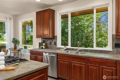 16315 Inglewood Place NE, Kenmore, WA 98028 - Photo 12