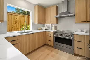 533 N 70th St, Seattle, WA 98103 - Photo 6