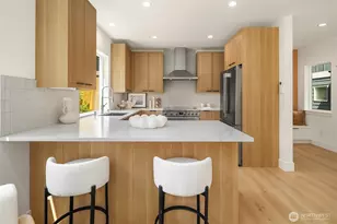 533 N 70th St, Seattle, WA 98103 - Photo 8