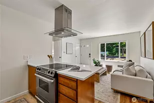 9227 Palatine Ave N, Seattle, WA 98103 - Photo 10