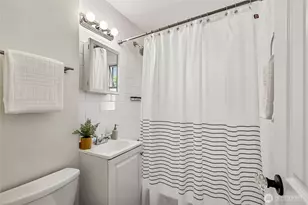 9227 Palatine Ave N, Seattle, WA 98103 - Photo 16