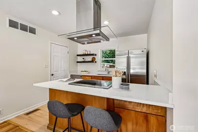 9227 Palatine Avenue N, Seattle, WA 98103 - Photo 8