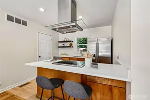 9227 Palatine Ave N, Seattle, WA 98103 - Photo 8