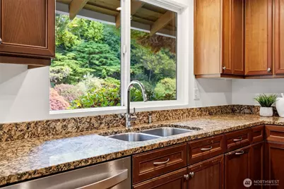 8626 NE 26th Place, Clyde Hill, WA 98004 - Photo 8