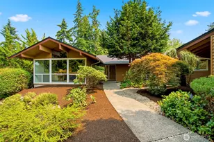 8626 NE 26th Pl, Clyde Hill, WA 98004 - Photo 2