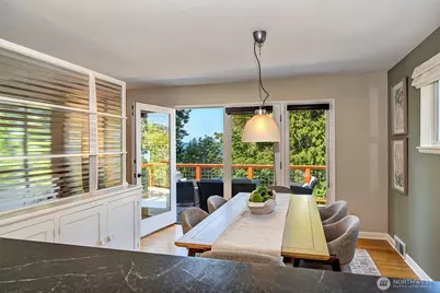 18516 Soundview Place, Edmonds, WA 98020 - Photo 12