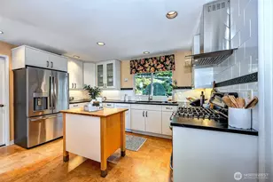 18516 Sound View Pl, Edmonds, WA 98020 - Photo 14