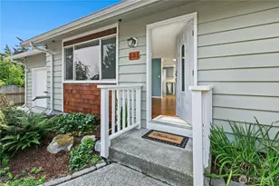 131 NW Clipper Dr, Oak Harbor, WA 98277 - Photo 4