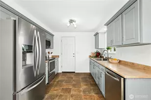 131 NW Clipper Dr, Oak Harbor, WA 98277 - Photo 10