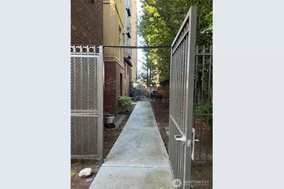 412 11th Avenue #303, Seattle, WA 98122 - Photo 24