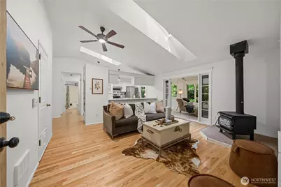 1202 Irving Street SW, Tumwater, WA 98512 - Photo 2