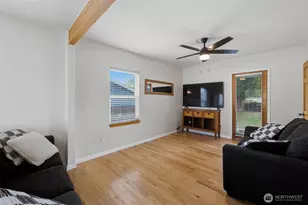 926 16th St SW, Puyallup, WA 98371 - Photo 6