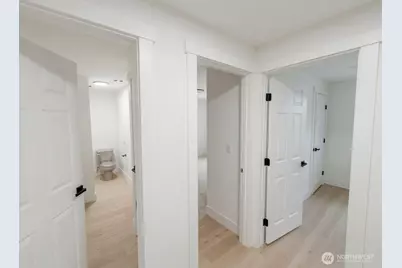 6425 7th Street NE, Tacoma, WA 98422 - Photo 8