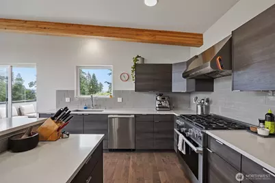 9007 Sand Point Way NE, Seattle, WA 98115 - Photo 24