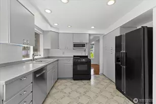 9121 NE 143rd Pl, Kirkland, WA 98034 - Photo 10