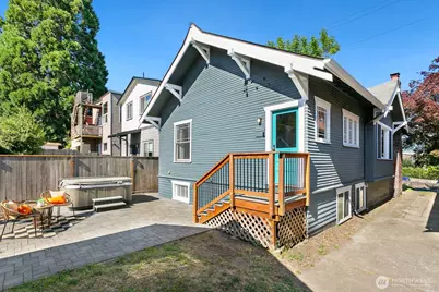 4329 5th Avenue NE, Seattle, WA 98105 - Photo 2