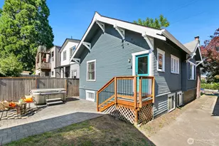 4329 5th Ave NE, Seattle, WA 98105 - Photo 2