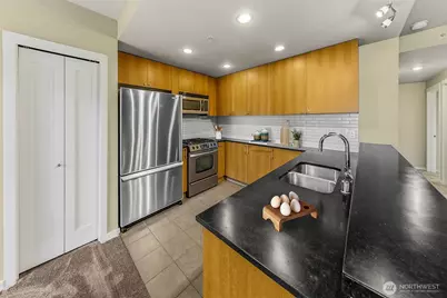 81 Clay Street #527, Seattle, WA 98121 - Photo 4