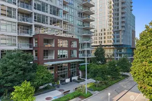 588 Bell St, Seattle, WA 98121 - Photo 2