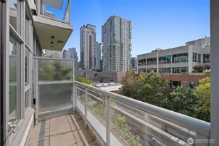 588 Bell St, Seattle, WA 98121 - Photo 14